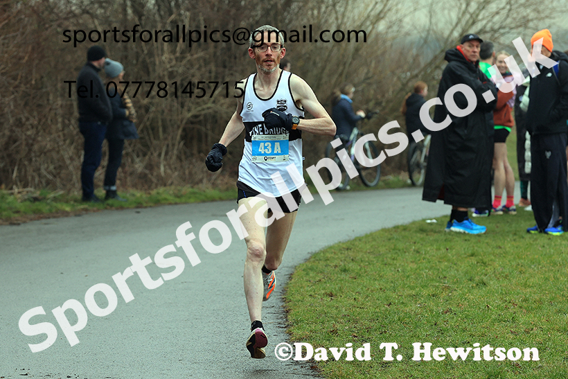 Senior Men and Over-35s to 49s Mens 2025 NECAA Royal Signals Road Relays Champs.,  Hetton Lyons Country Park, Hetton le Hole, County Durham. Photo: David T. Hewitson/Sports for All Pics